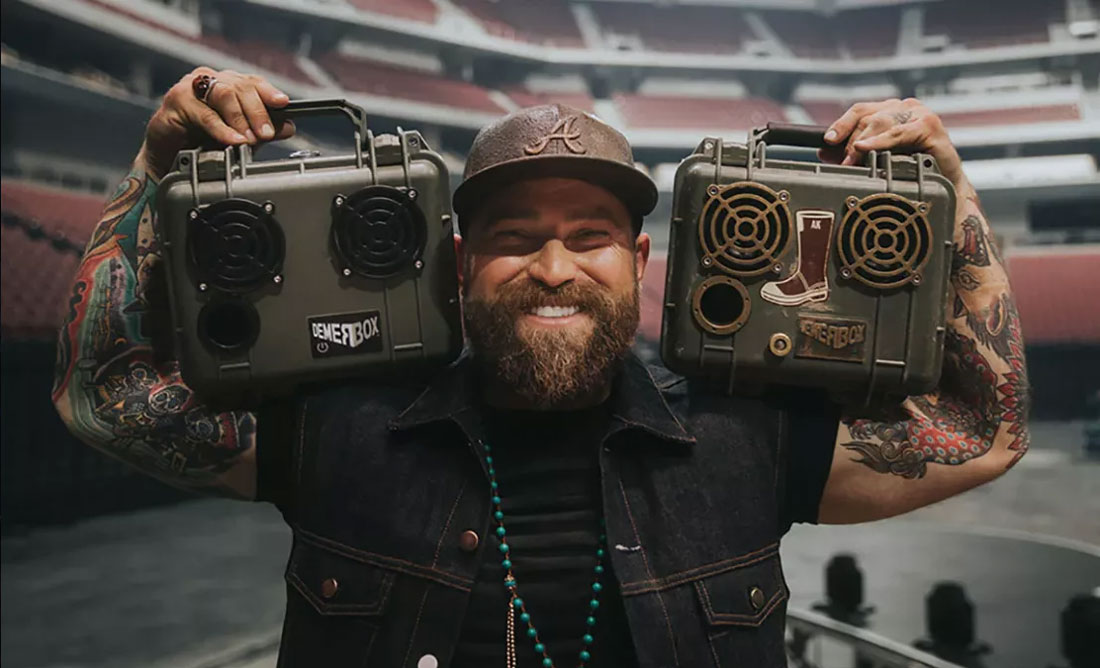 Multi-platinum, GRAMMY award-winning artist Zac Brown, of Zac Brown Band brought a DemerBox to Belize for a spearfishing trip.